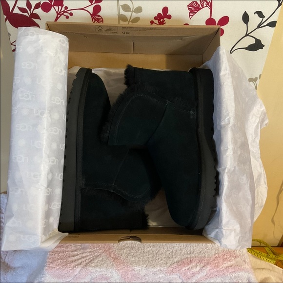 Ugg Women’s Classic Mini Fluff Hi - Low Boots Size AU 8 $112 - Picture 11 of 14
